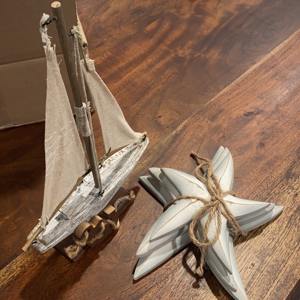 Small sail boat and star fish decor 🐠